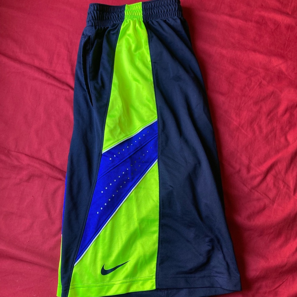 Nike Elite shorts. Size XL